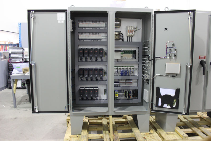 Automatisation industrielle et panneaux de contrôle électriques